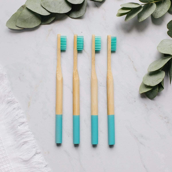 la-casa-del-bambu Azul claro Pack de 4 cepillos de dientes de alta calidad - 11 colores disponibles